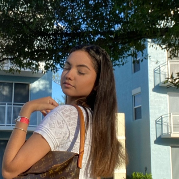 Meet your Posher, Valentina - Picture 1 of 1